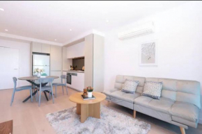 13D Central, city view, near Yara with Free Parking, TramStop